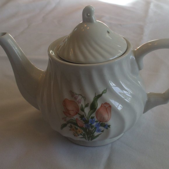 White Swirls Porcelain Teapot With Flowers - Picture 1 of 3